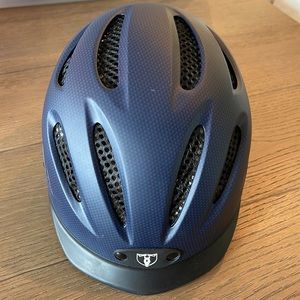 Tipperary Sportage Equestrian Helmet EUC - only worn a handful of times - Small